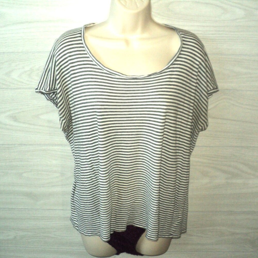 Express T-Shirt Women's Size M Gray and White Stripes Cap Sleeves Scoop Neck